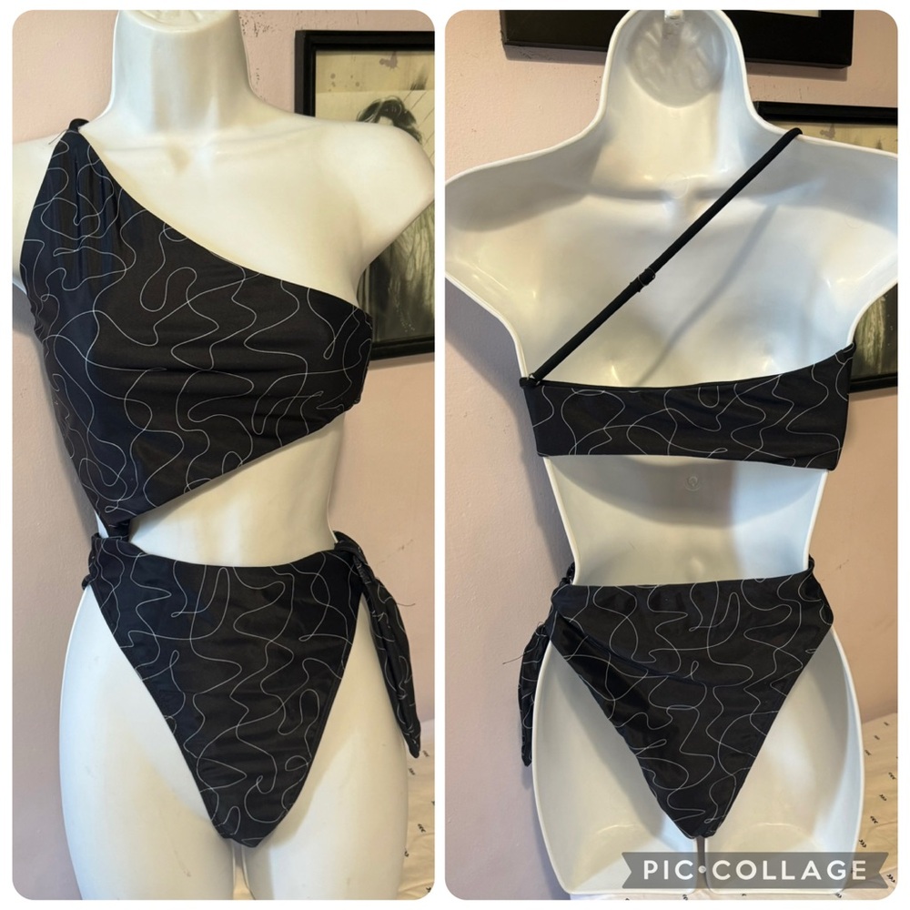 🖤Lovewave Reversible One Piece🖤